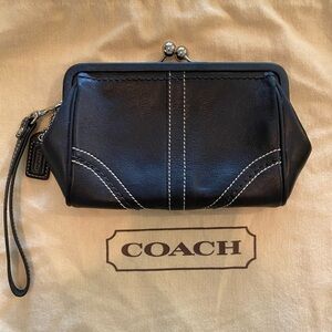 Coach Soho Vintage Black Leather Kisslock Wristlet